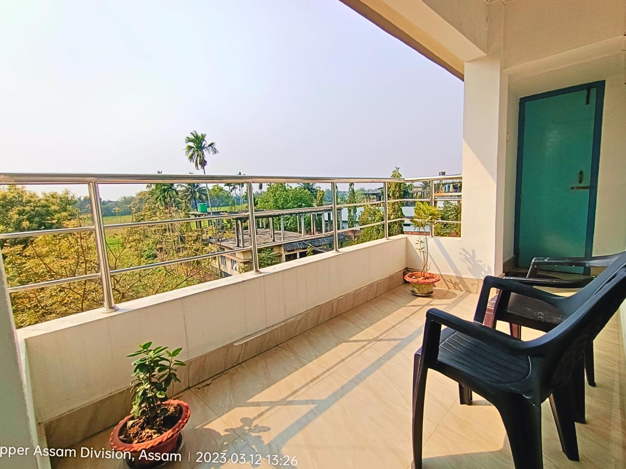 Taj Residency Holiday Homestay -Entire 1Bhk & 2Bhk Private Apartments -Call 767Ooo54Oo Джорхат Экстерьер фото