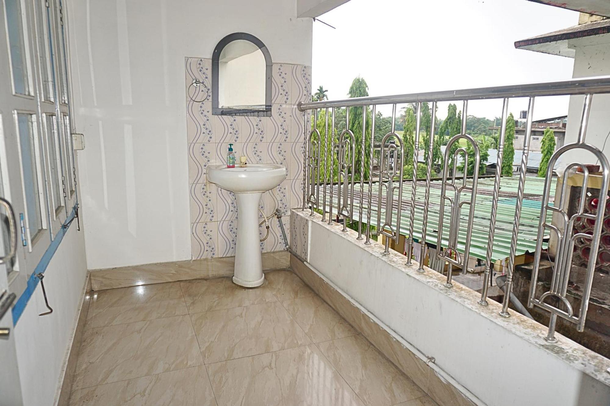 Taj Residency Holiday Homestay -Entire 1Bhk & 2Bhk Private Apartments -Call 767Ooo54Oo Джорхат Экстерьер фото